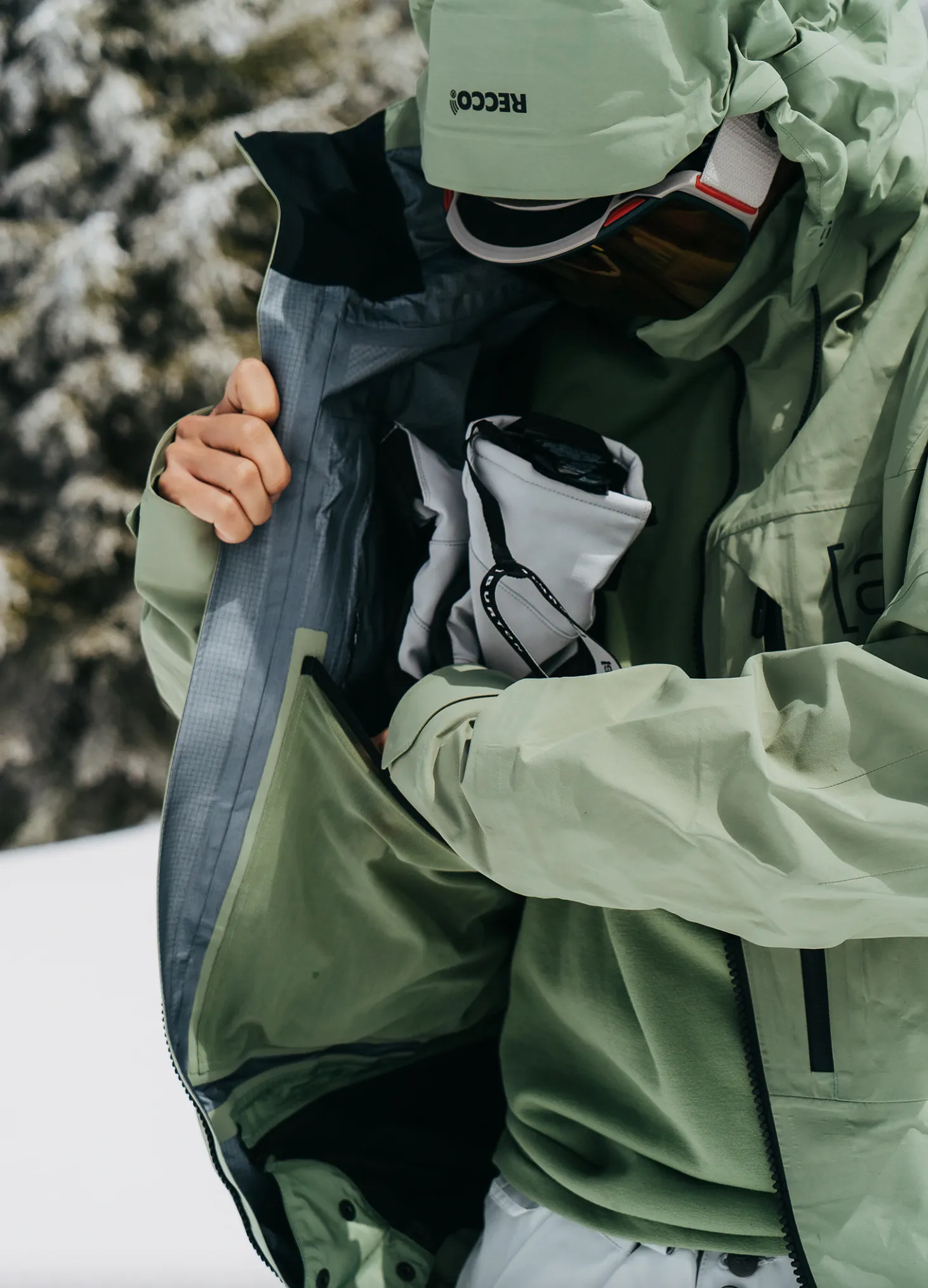 Burton  AK Gore-Tex Hover Pro Jacket 2024