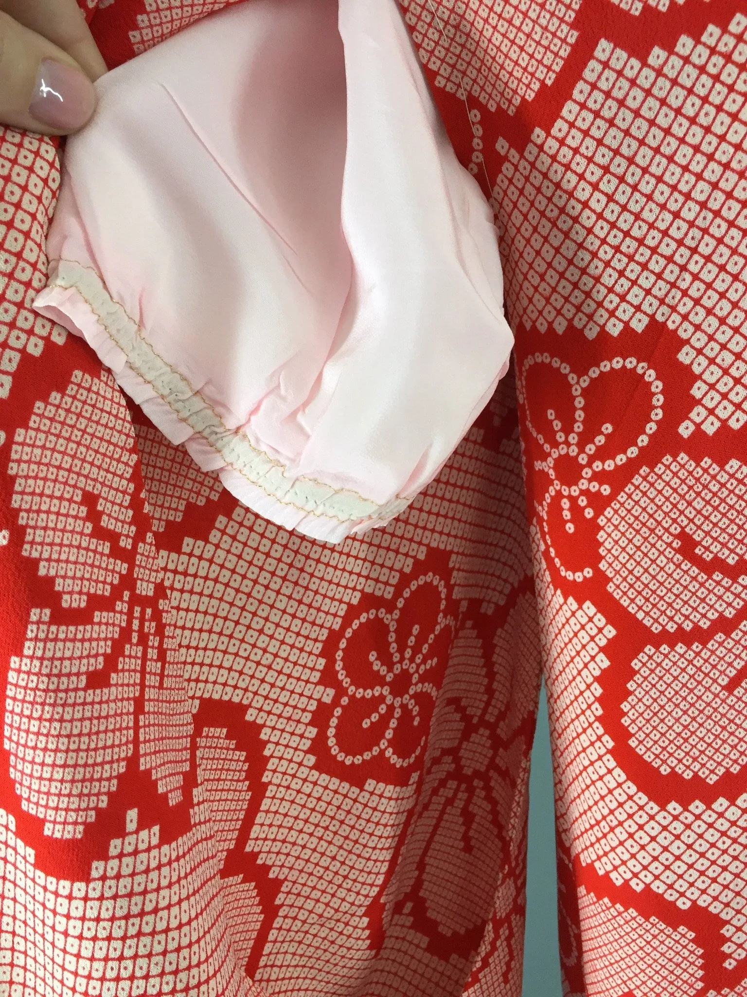 Vintage 1920s Silk Kimono Robe / Red Shibori Daisy Print